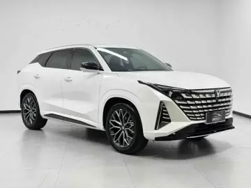 2025 Changan UNI-Z с пробегом 18 000 км
