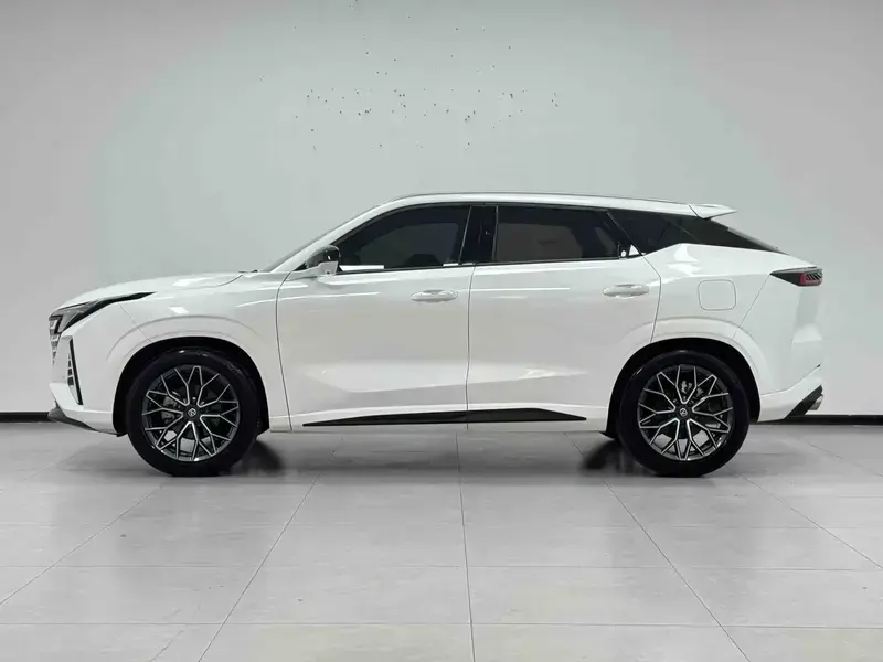 2025 Changan UNI-Z с пробегом 18 000 км