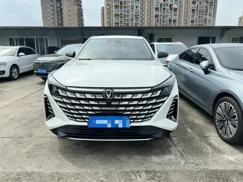 2025 Changan UNI-Z с пробегом 8 000 км