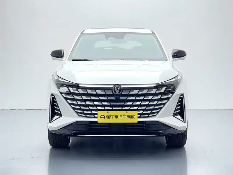 2025 Changan UNI-Z с пробегом 5 100 км