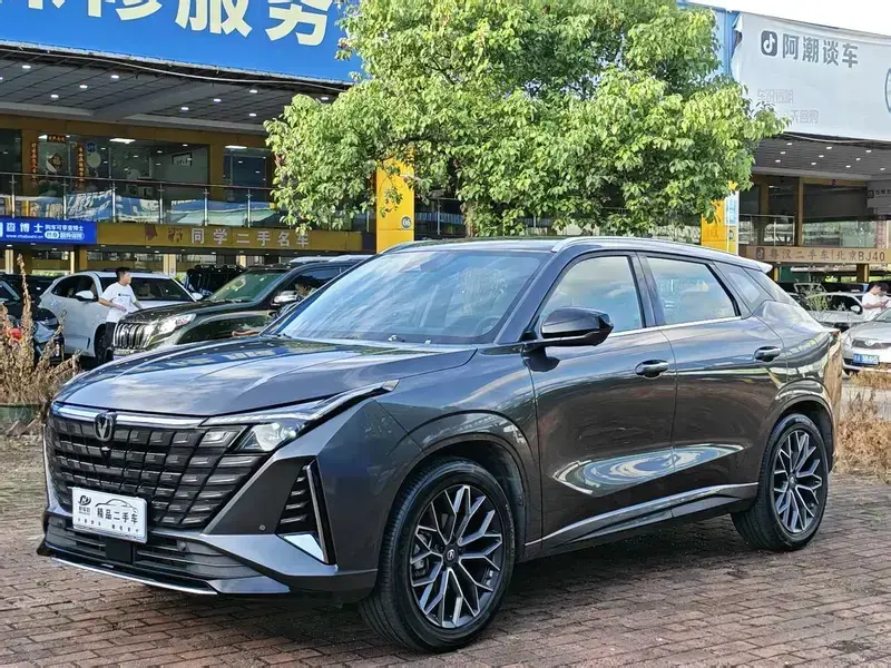 2025 Changan UNI-Z с пробегом 17 000 км