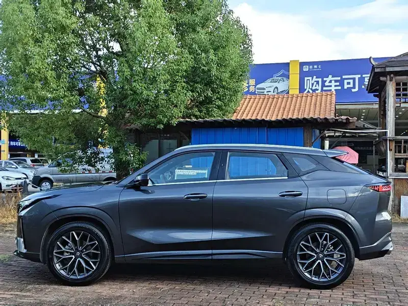 2025 Changan UNI-Z с пробегом 17 000 км