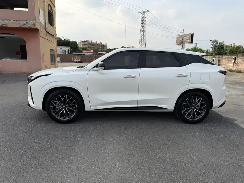 2025 Changan UNI-Z с пробегом 7 000 км
