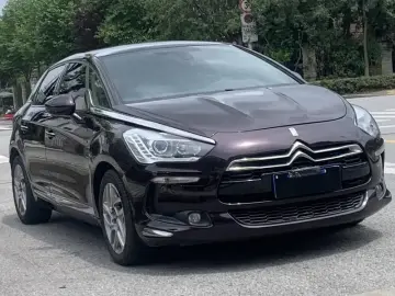 2015 DS 5 с пробегом 89 000 км