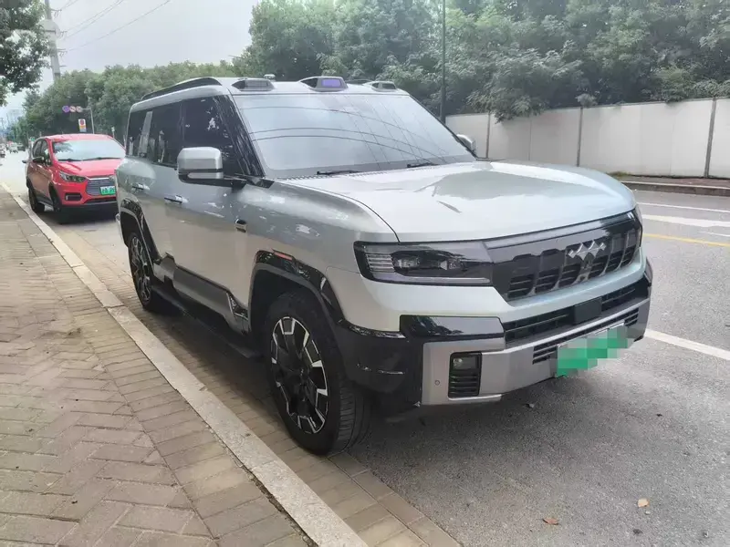 2025 BYD FangChengBao Leopard 8 с пробегом 27 000 км