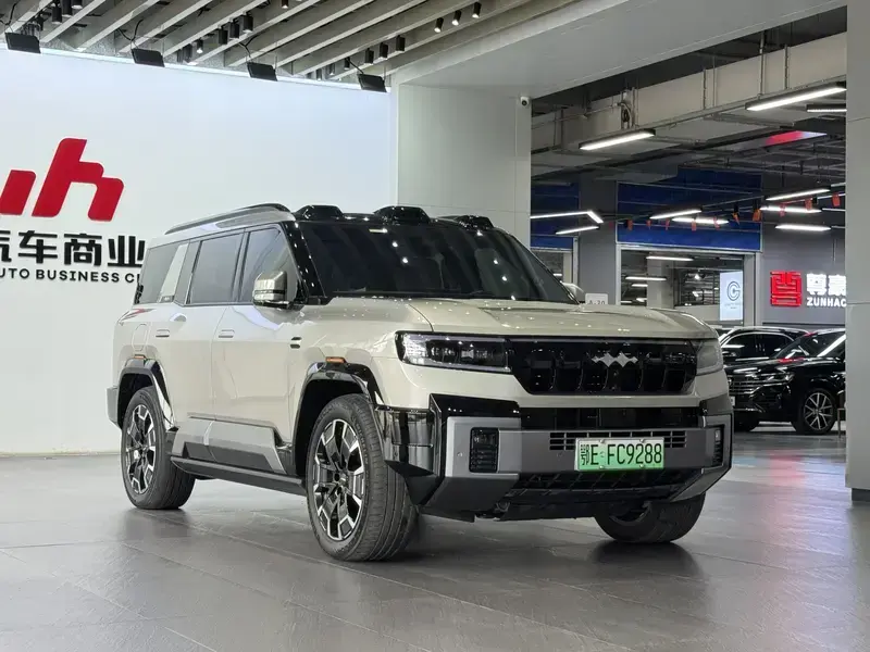 2025 BYD FangChengBao Leopard 8 с пробегом 32 000 км