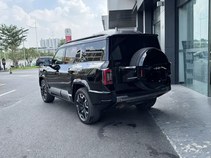 2025 BYD FangChengBao Leopard 8 с пробегом 12 000 км