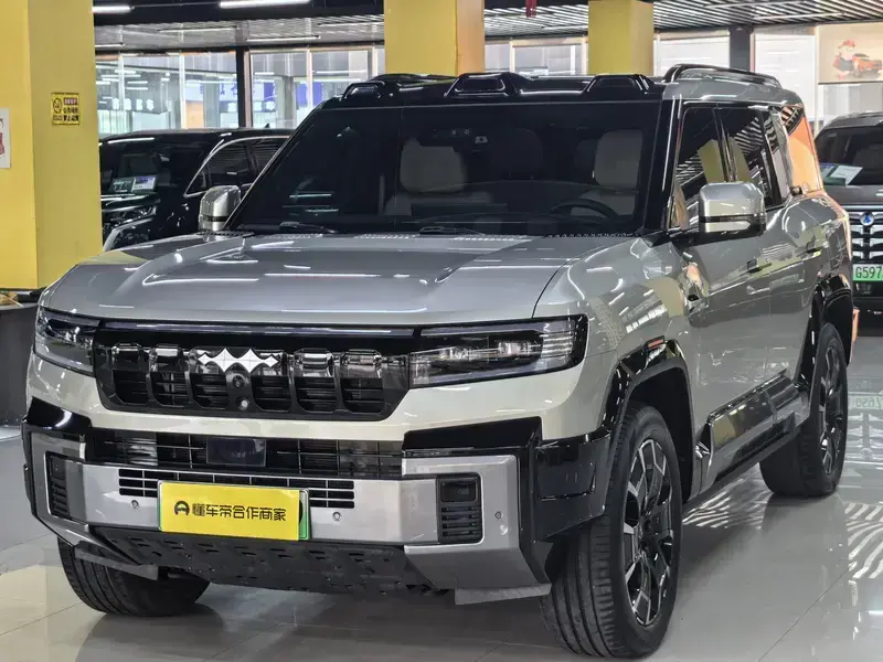 2025 BYD FangChengBao Leopard 8 с пробегом 27 000 км