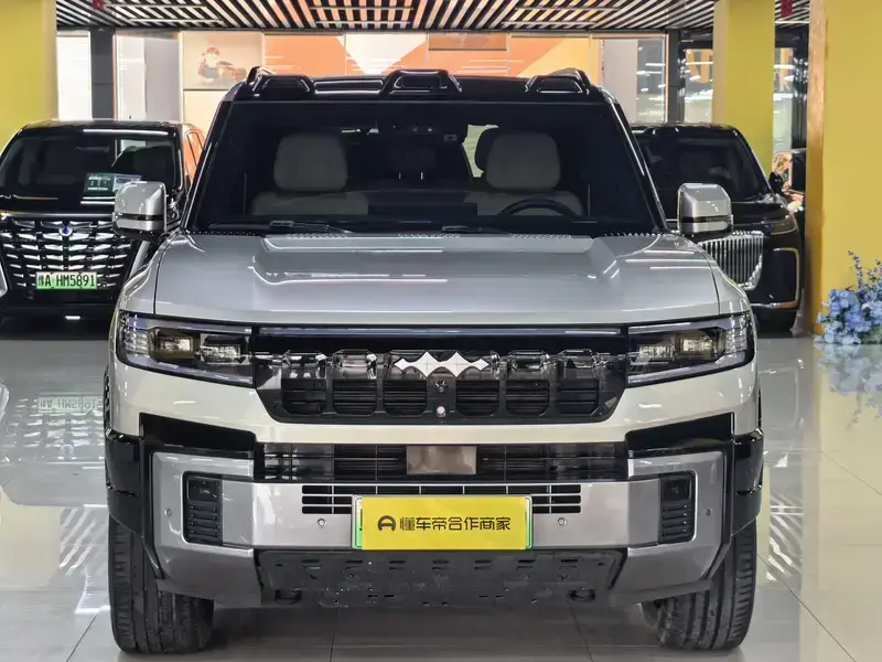 2025 BYD FangChengBao Leopard 8 с пробегом 27 000 км