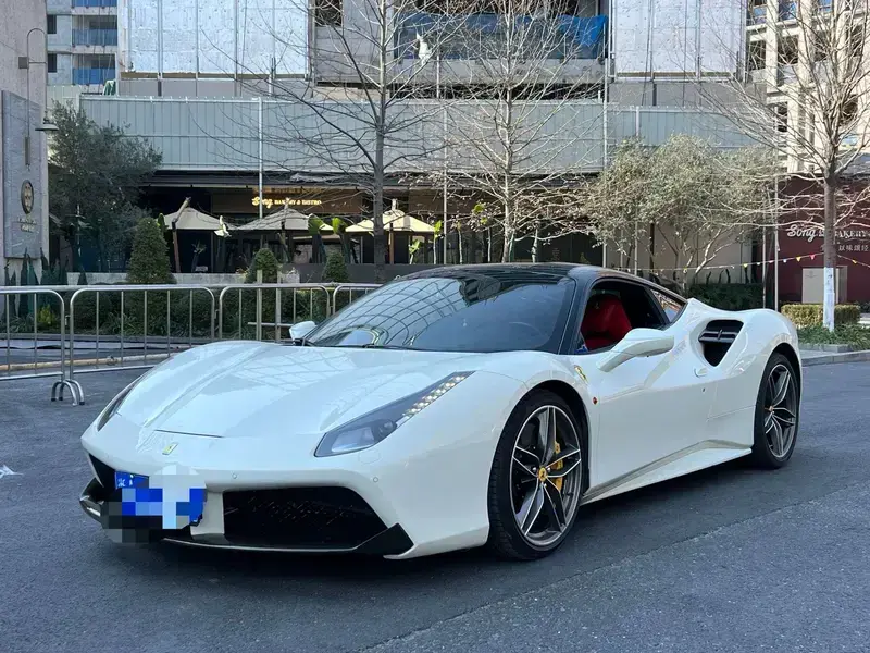 2015 Ferrari 488 с пробегом 33 000 км