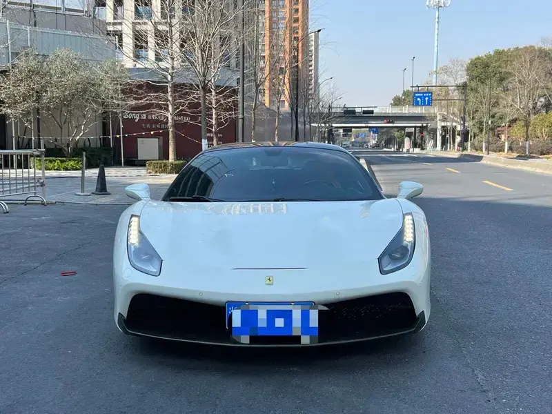 2015 Ferrari 488 с пробегом 33 000 км