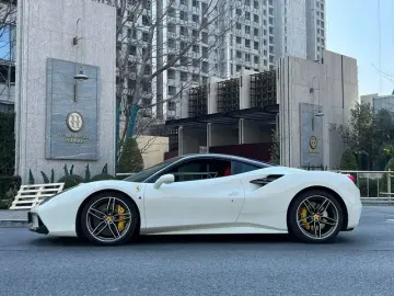 2015 Ferrari 488 с пробегом 33 000 км