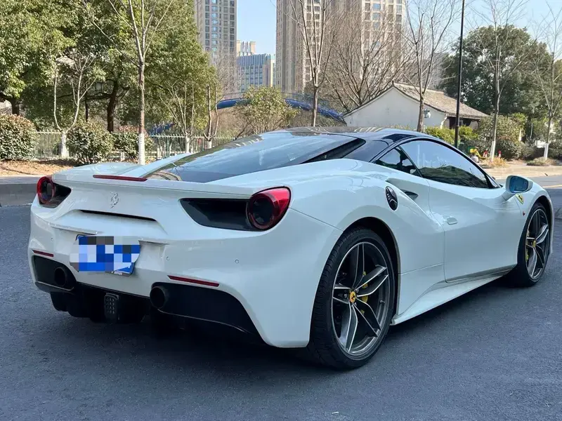 2015 Ferrari 488 с пробегом 33 000 км