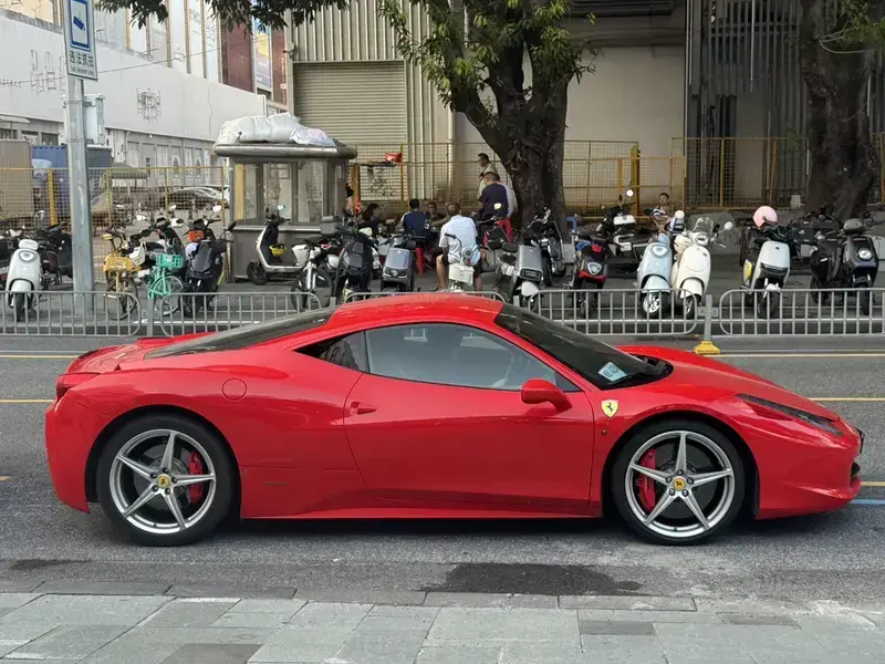 2011 Ferrari 458 с пробегом 34 000 км