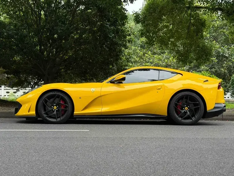 2017 Ferrari 812 с пробегом 33 100 км