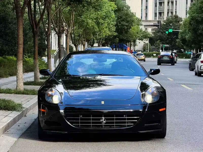 2005 Ferrari 612 с пробегом 11 000 км