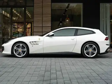 2016 Ferrari GTC4Lusso с пробегом 22 000 км