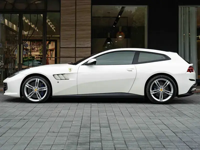 2016 Ferrari GTC4Lusso с пробегом 22 000 км