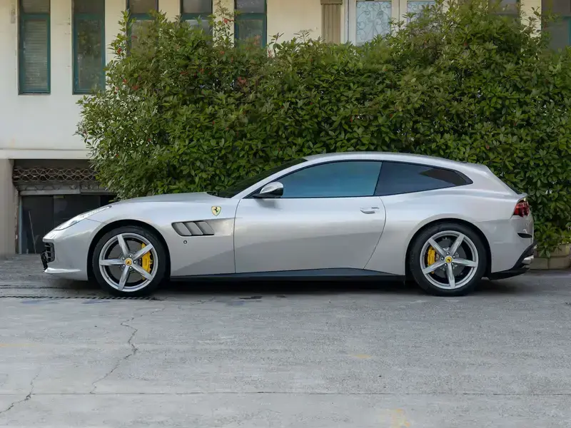 2017 Ferrari GTC4Lusso с пробегом 24 000 км