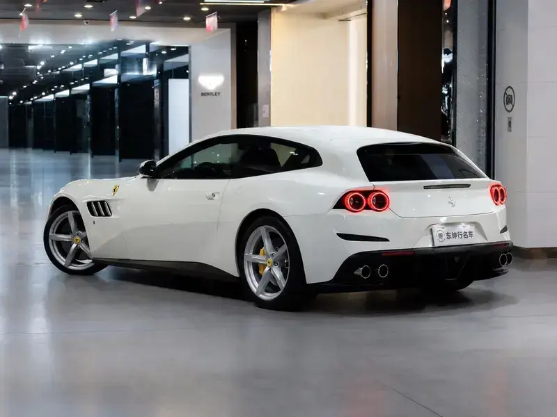 2017 Ferrari GTC4Lusso с пробегом 19 000 км