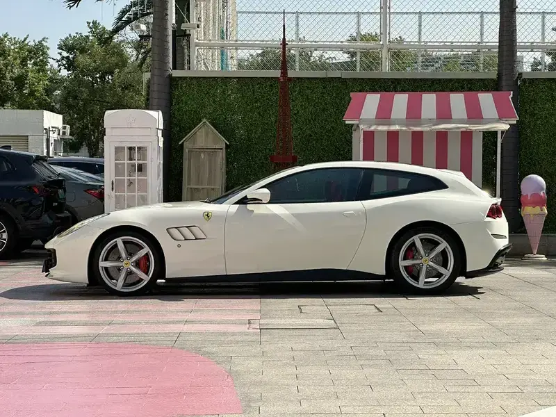 2017 Ferrari GTC4Lusso с пробегом 19 900 км