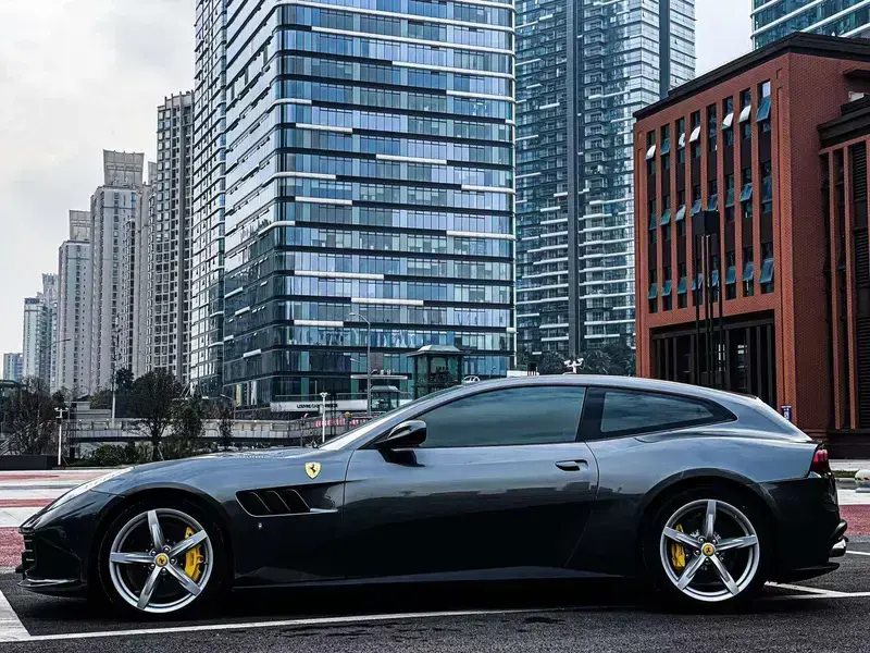 2017 Ferrari GTC4Lusso с пробегом 16 000 км