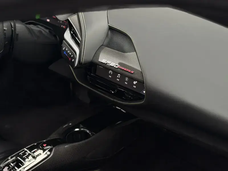 2019 Ferrari SF90 с пробегом 10 700 км