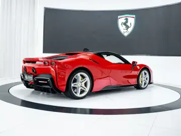 2020 Ferrari SF90 с пробегом 14 900 км