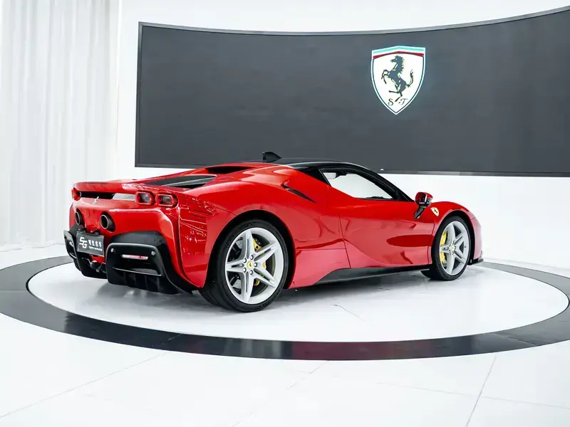 2020 Ferrari SF90 с пробегом 14 900 км