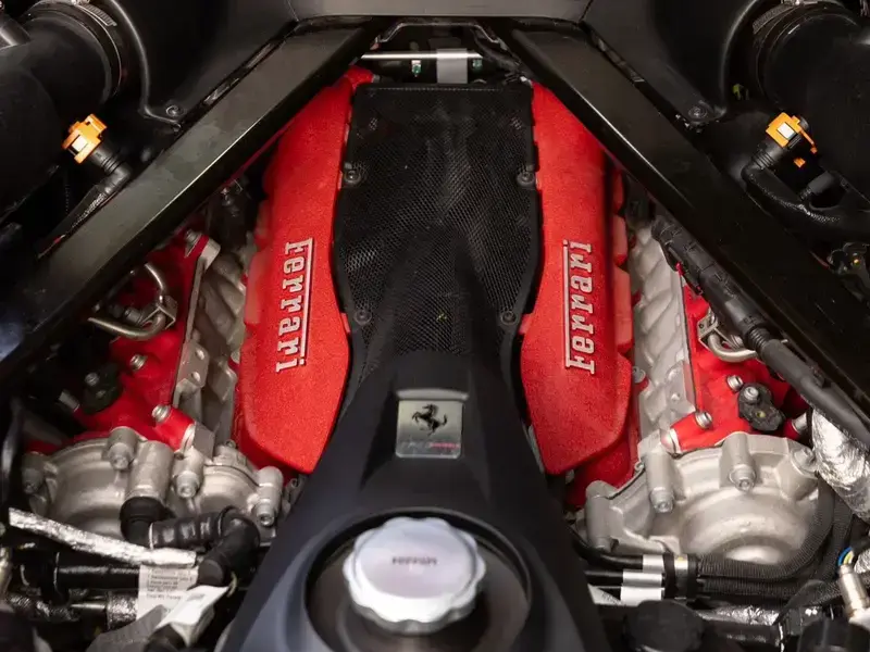 2020 Ferrari SF90 с пробегом 4 500 км