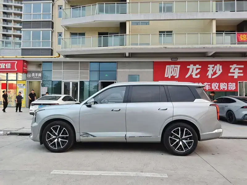 2022 GAC Trumpchi GS8 с пробегом 90 800 км