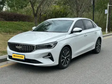 2025 Geely Emgrand с пробегом 17 000 км