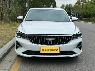 2025 Geely Emgrand с пробегом 17 000 км