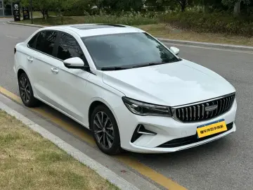 2025 Geely Emgrand с пробегом 17 000 км