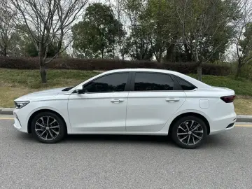 2025 Geely Emgrand с пробегом 17 000 км