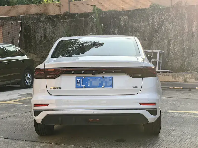 2025 Geely Emgrand с пробегом 2 900 км