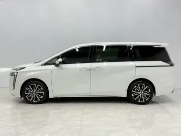 2024 GAC Trumpchi E8 с пробегом 21 800 км
