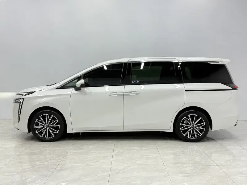 2024 GAC Trumpchi E8 с пробегом 21 800 км