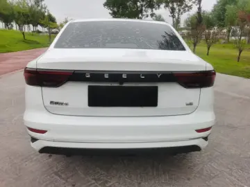 2023 Geely Emgrand с пробегом 20 000 км