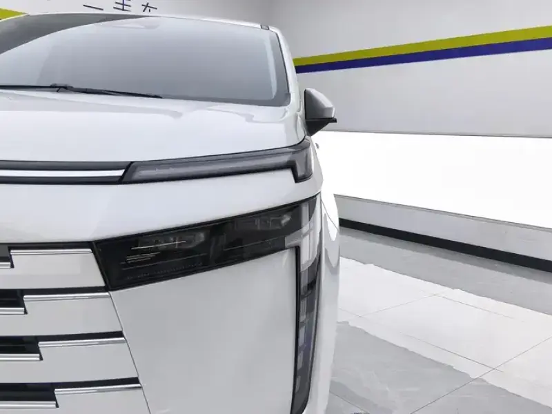 2024 GAC Trumpchi E8 с пробегом 26 000 км