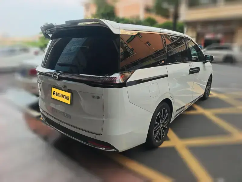 2024 GAC Trumpchi E8 с пробегом 7 400 км