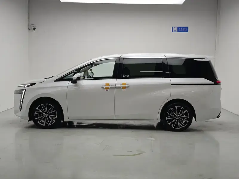 2024 GAC Trumpchi E8 с пробегом 18 700 км