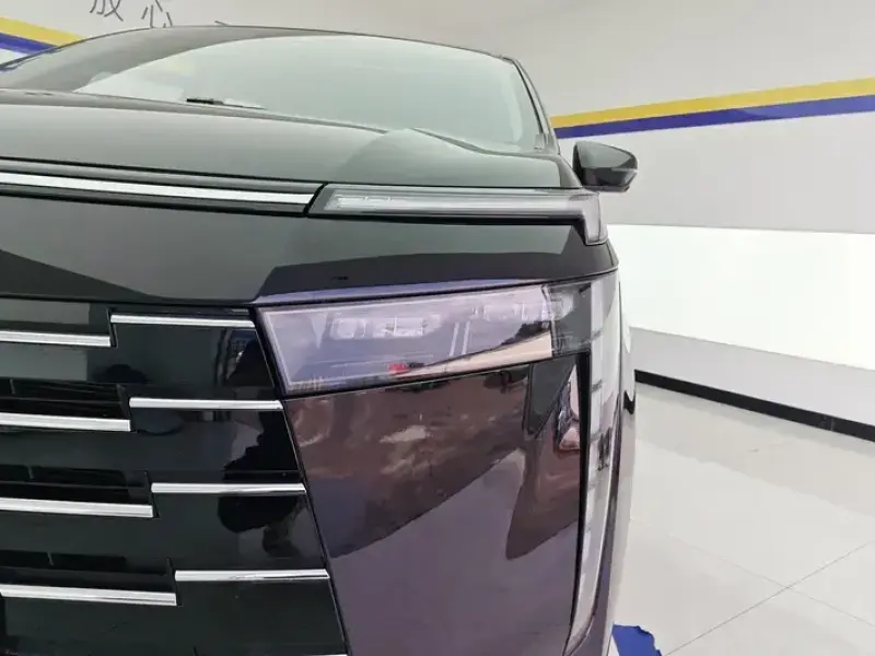 2024 GAC Trumpchi E8 с пробегом 28 000 км