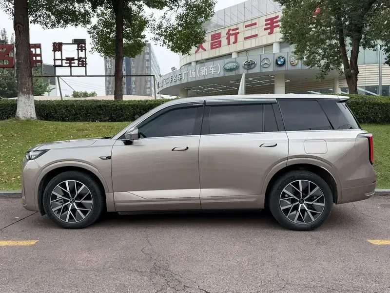 2025 GAC Trumpchi S9 с пробегом 13 000 км