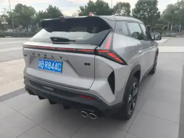 2026 Geely Atlas с пробегом 2 000 км