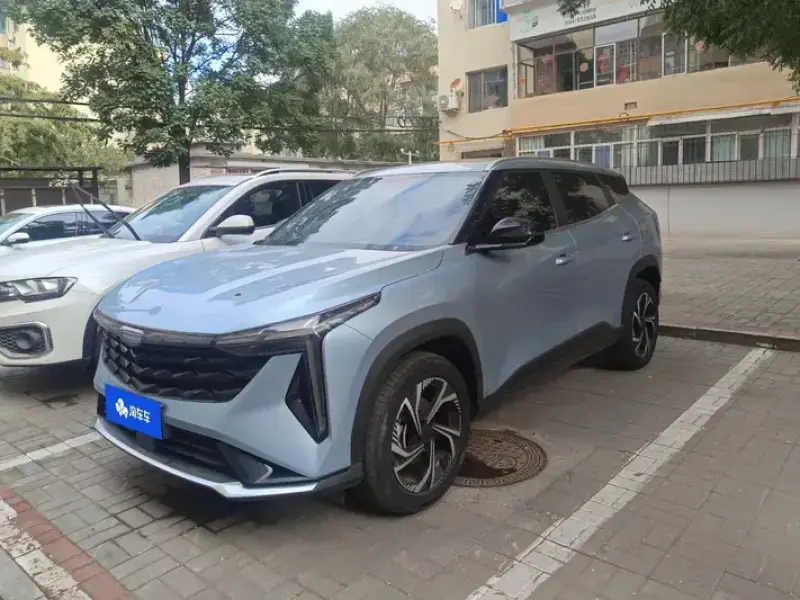 2023 Geely Atlas с пробегом 26 000 км