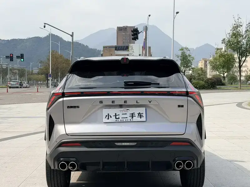 2026 Geely Atlas с пробегом 4 000 км