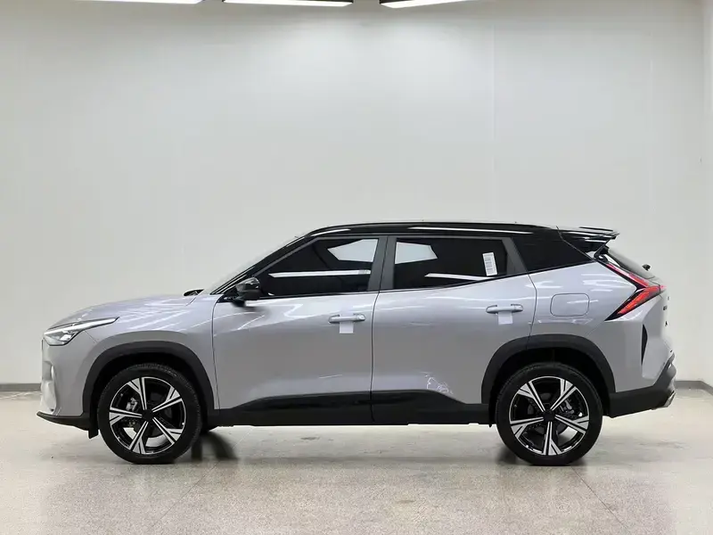 2026 Geely Atlas с пробегом 8 000 км