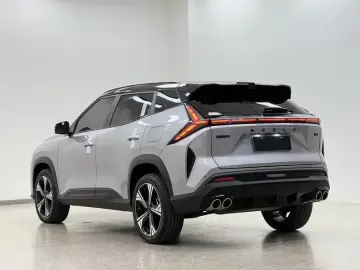 2026 Geely Atlas с пробегом 8 000 км