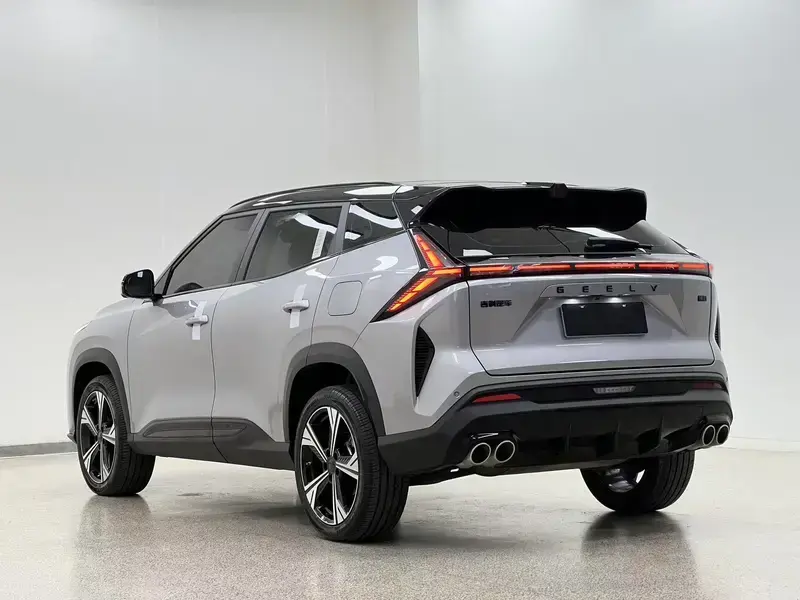 2026 Geely Atlas с пробегом 8 000 км